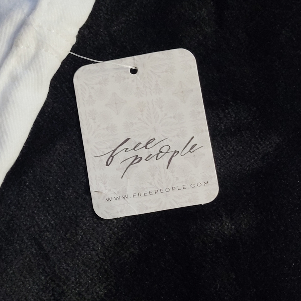 Free People• Optic White Distressed Button-Up Jean Shorts▪︎ Size 32 *NEW* - Picture 3 of 16